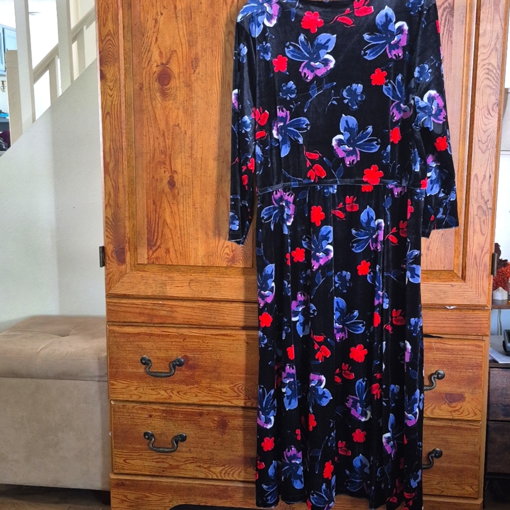 Woman Within Plus Size Black Floral Velvet Dress 22/24 - Picture 3 of 4